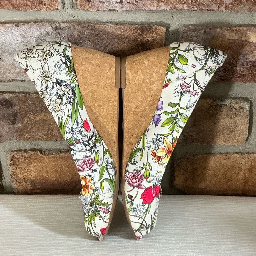 CLARKS “Burmese Art” Floral Peep-Toe Cork Wedge Sandals - Picture 6 of 13